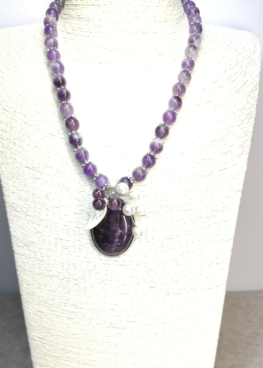 Collana  con centrale cabochon in ametista