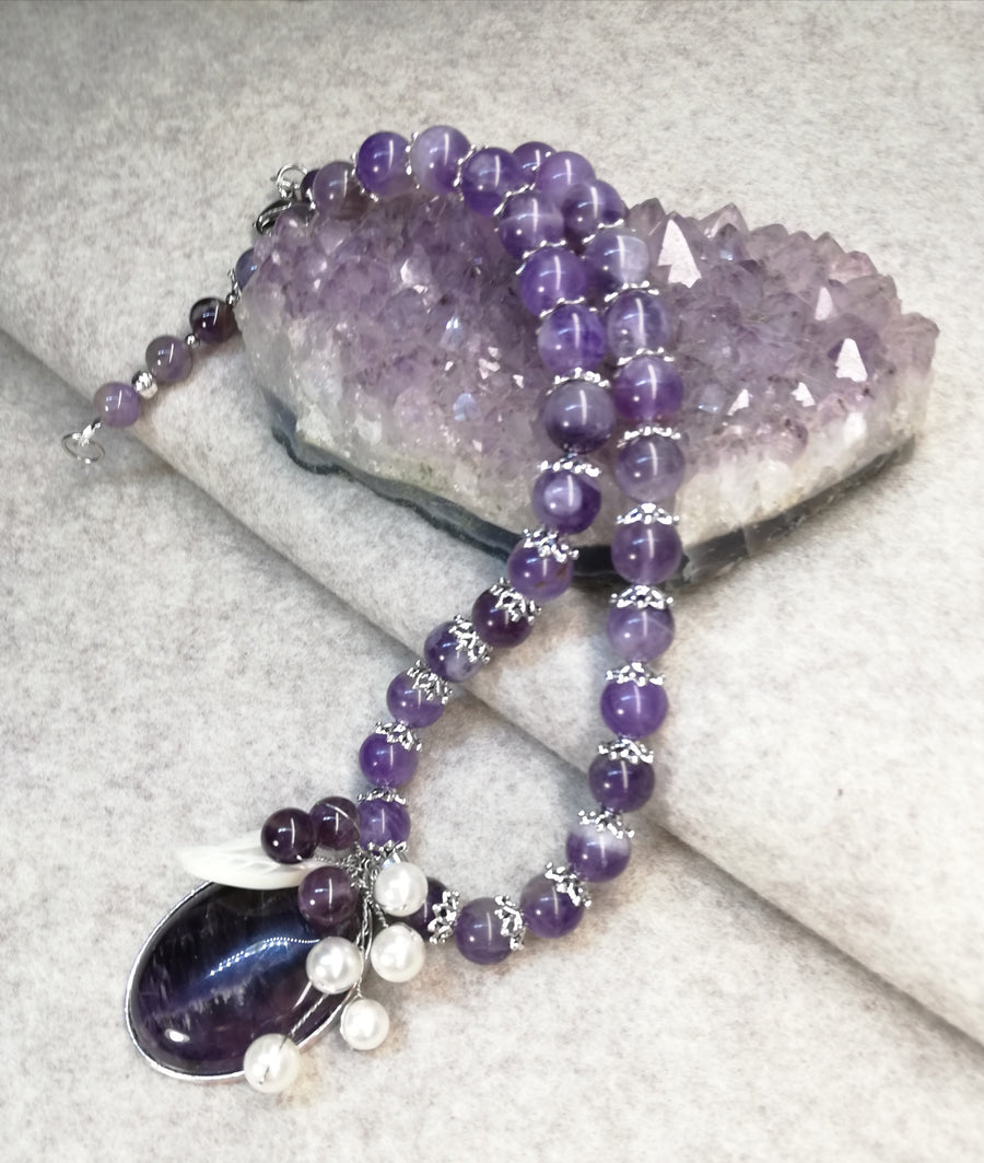 Collana  con centrale cabochon in ametista