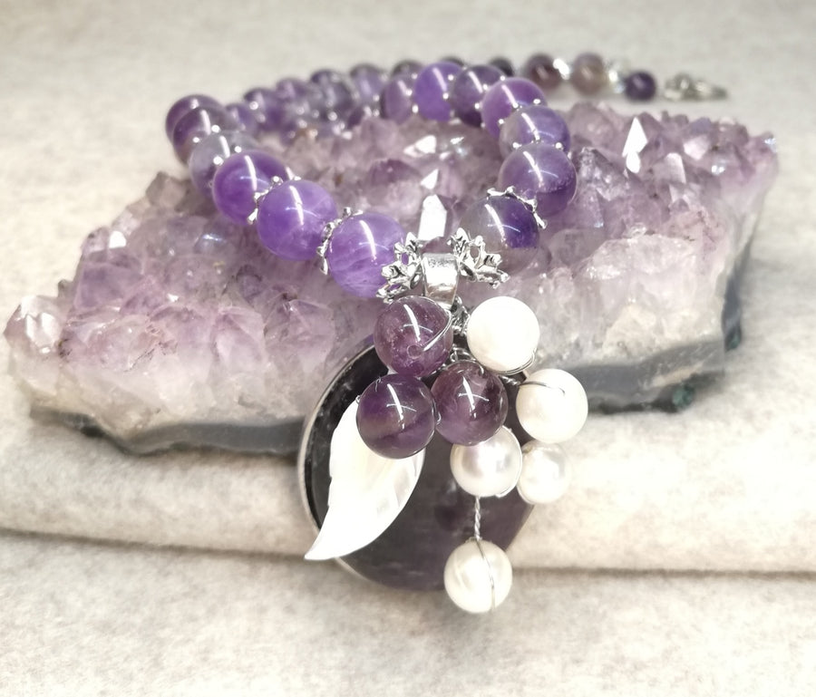 Collana  con centrale cabochon in ametista