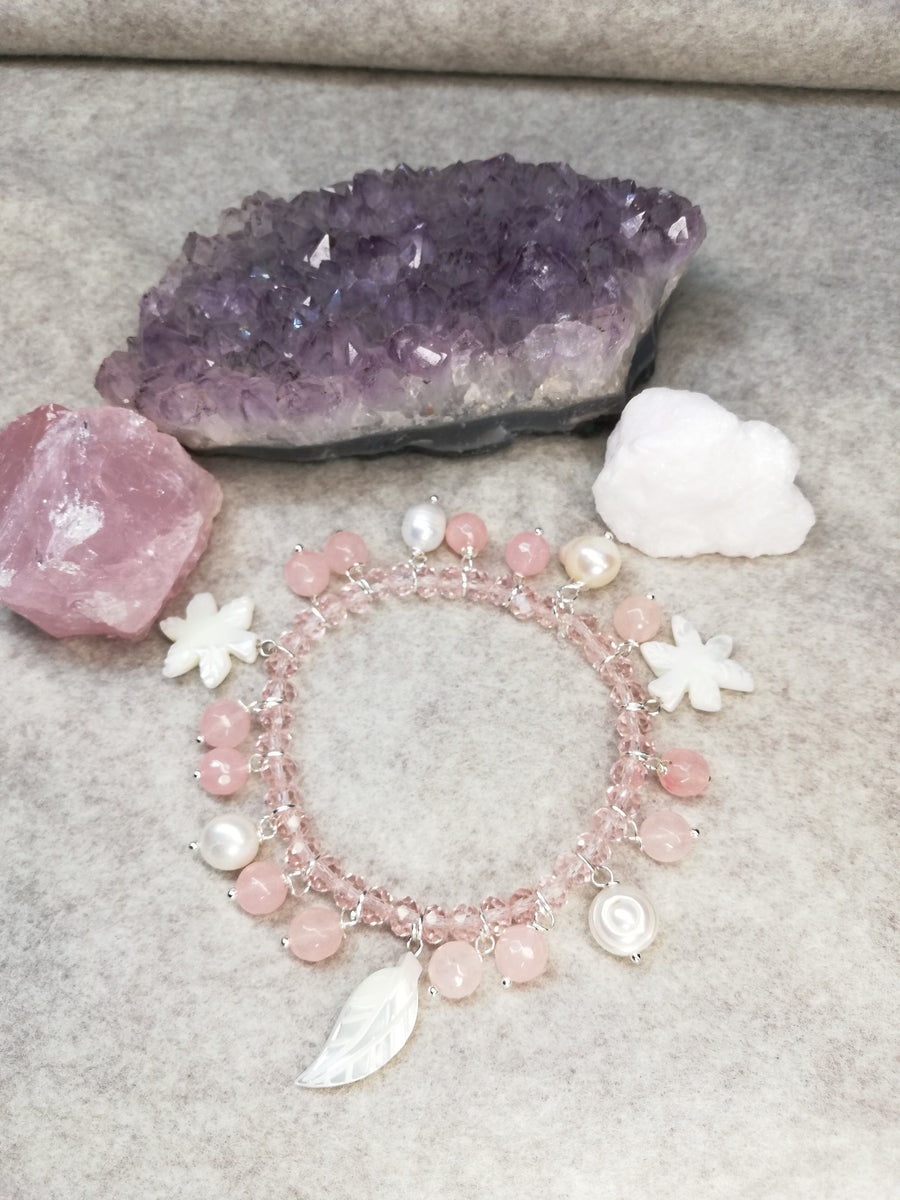 Bracciale charms quarzo rosa e perle