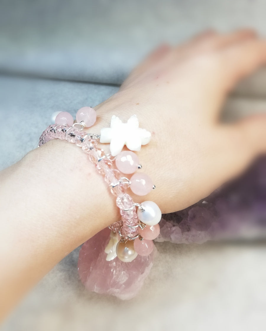 Bracciale charms quarzo rosa e perle