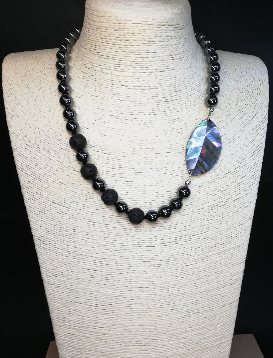 Collana ematite e pietra lavica