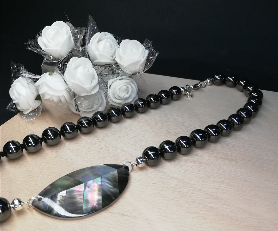 Collana ematite e pietra lavica