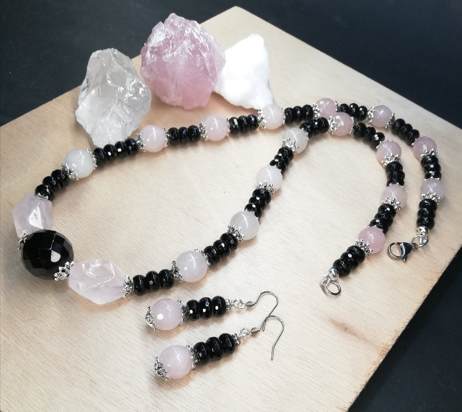 Parure in quarzo rosa e onici